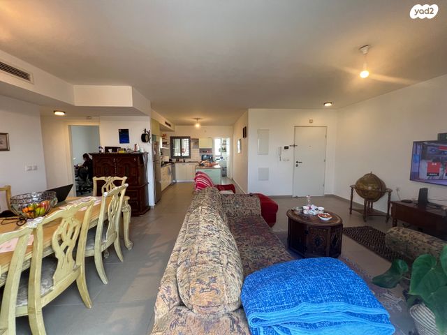 דירה, פול סמואלסון, פסגות אפק, ראש העין