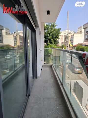 דירה, הרב קוקיס, עצמאות יוספטל, בת ים