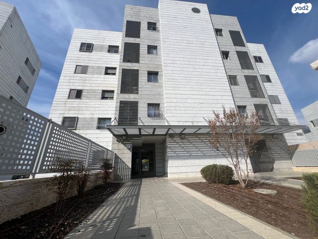 דירה, פול סמואלסון, פסגות אפק, ראש העין