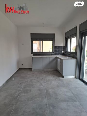 דירה, הרב קוקיס, עצמאות יוספטל, בת ים