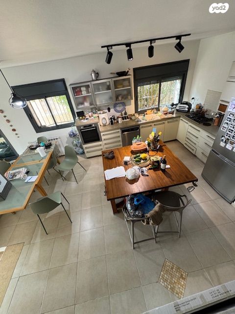 דו משפחתי, גדעון האוזנר, הולילנד, ירושלים