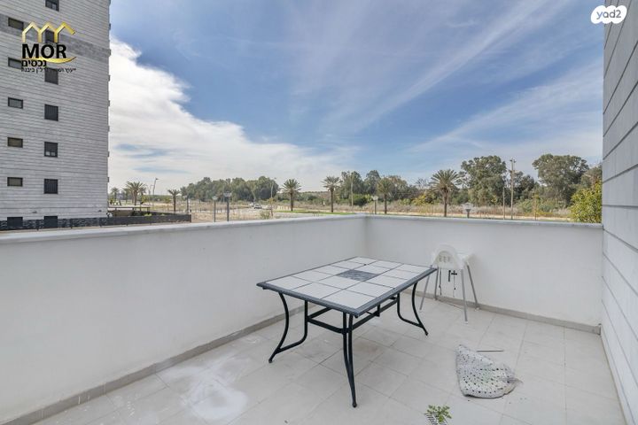 דירה, נאות שמיר, יבנה