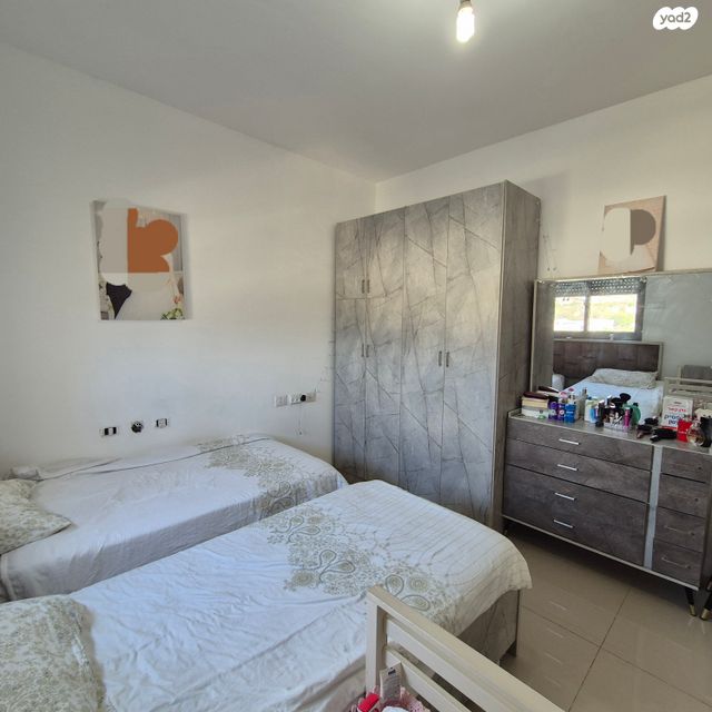 דירה, נצר חזני, נתיבות מערב, נתיבות