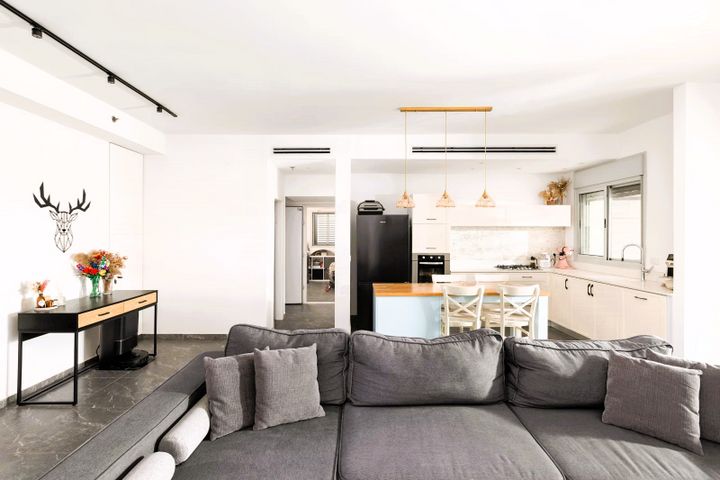 דירה, צור יצחק