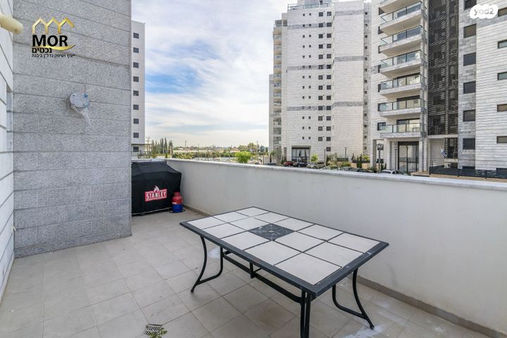 דירה, נאות שמיר, יבנה