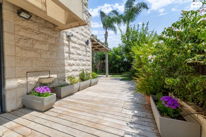 דו משפחתי, שאול זילברמן, מקוב, רחובות