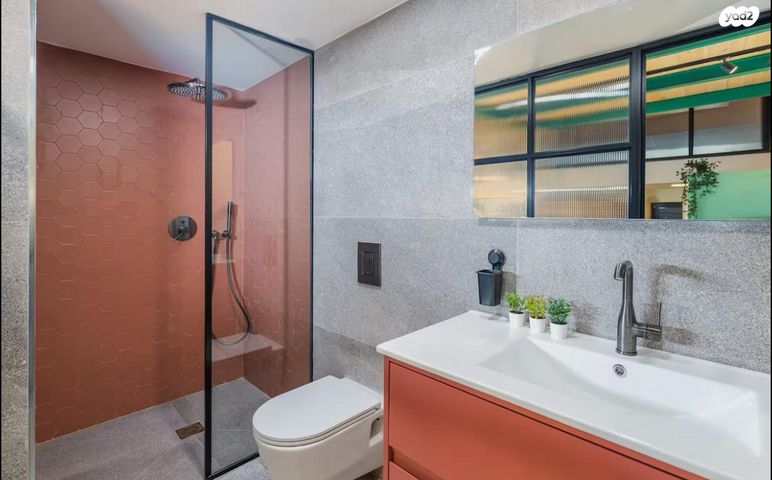 מרתף/ פרטר, המלך חירם, תל אביב יפו