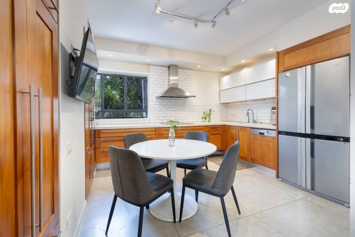 דו משפחתי, שאול זילברמן, מקוב, רחובות