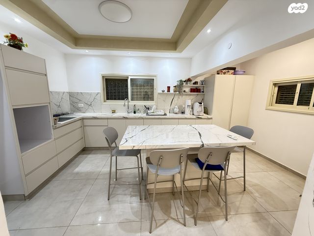 דו משפחתי, הגולן 2, גיל עמל, הוד השרון