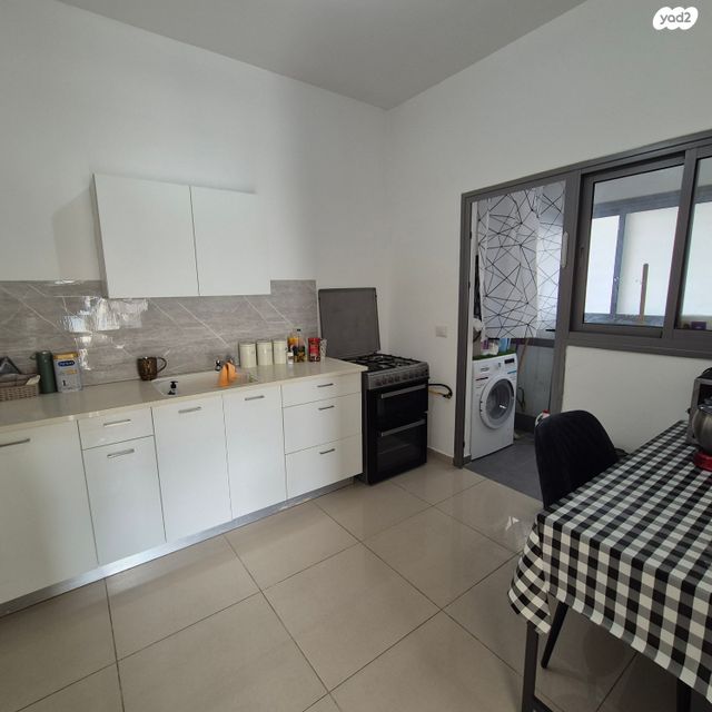 דירה, נצר חזני, נתיבות מערב, נתיבות