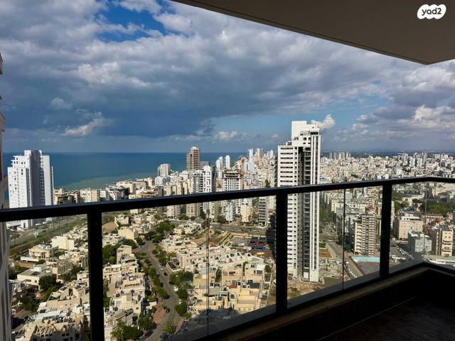 דירה, אמנון ליפקין שחק, נוף הטיילת, נתניה