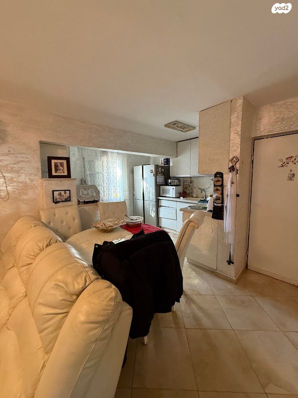 דירה, גיורא, טירת כרמל