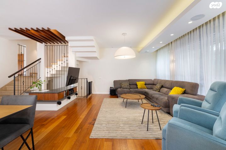 דו משפחתי, שאול זילברמן, מקוב, רחובות