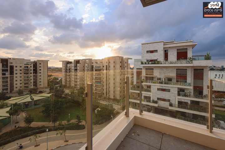 גג/ פנטהאוז, רחבעם זאבי 5, גליל ים (מתחם הכוכבים), הרצליה