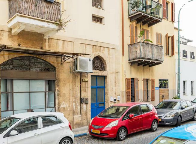 מרתף/ פרטר, המלך חירם, תל אביב יפו