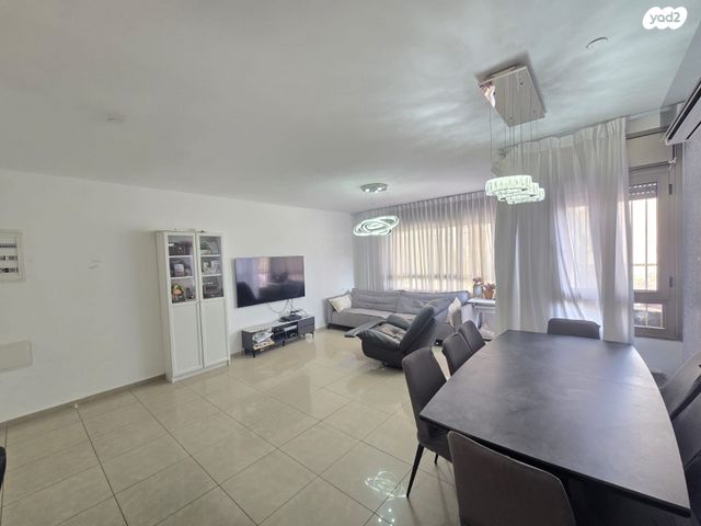 דירה, אליהו קורן, חומת שמואל, הר חומה, ירושלים