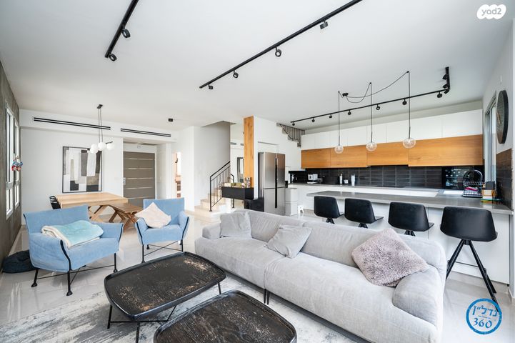 דו משפחתי, מושבה מרכז, זכרון יעקב