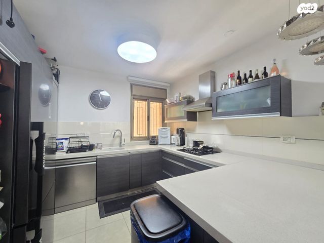 דירה, אליהו קורן, חומת שמואל, הר חומה, ירושלים