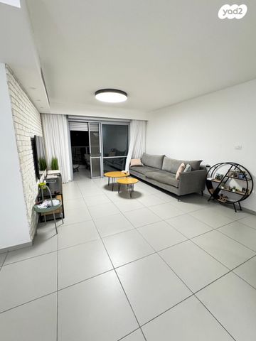 דירה, אלה, החורש, נתיבות