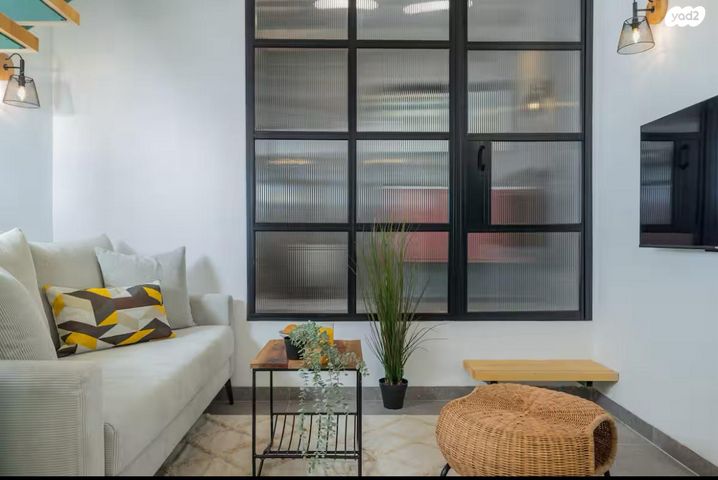 מרתף/ פרטר, המלך חירם, תל אביב יפו