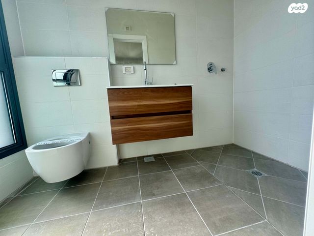 דירה, אמנון ליפקין שחק, נוף הטיילת, נתניה