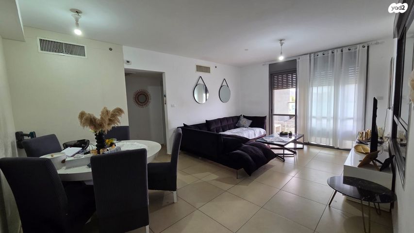 דירה, לח"י, שז"ר / דקר, טירת כרמל