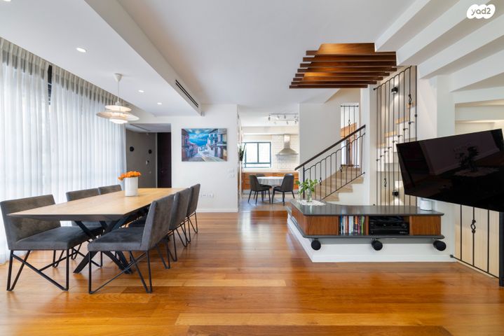 דו משפחתי, שאול זילברמן, מקוב, רחובות