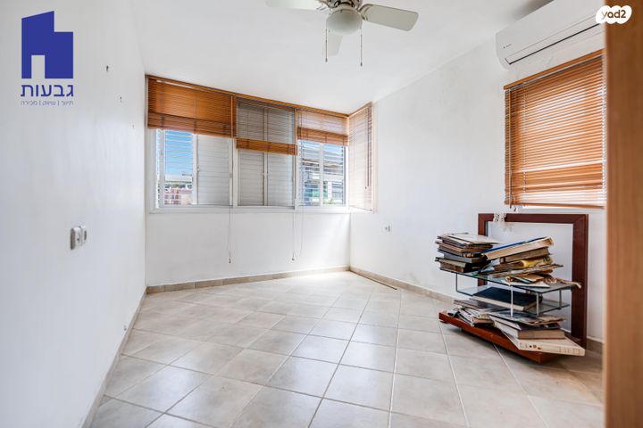 גג/ פנטהאוז, כ"ג, חברת חשמל, גבעתיים