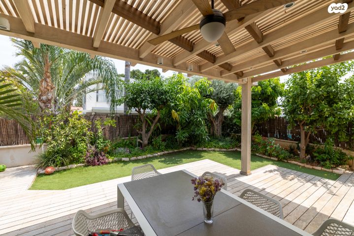 דו משפחתי, שאול זילברמן, מקוב, רחובות