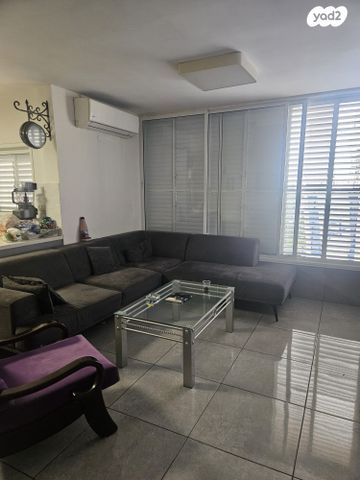 דירה, דרור, רמב"ם, ראשון לציון