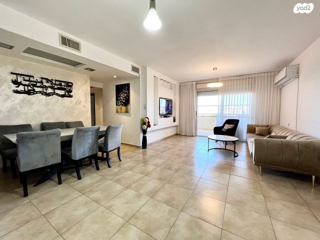 דירה, מלכי ישראל, קרית גת