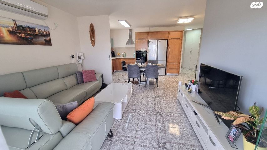 דירה, גבעת אלונים, יקנעם עילית