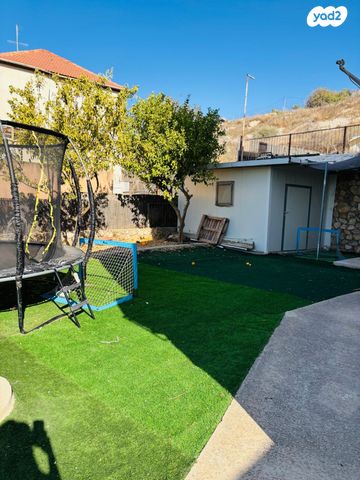 דירת גן, אבני חפץ