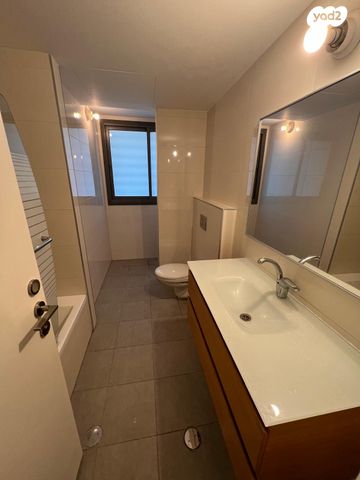 דירה, ישראל טייבר, גבעת הרמבם, גבעתיים