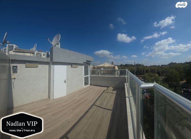 דו משפחתי, צבי שפירא, אגרובנק, חולון