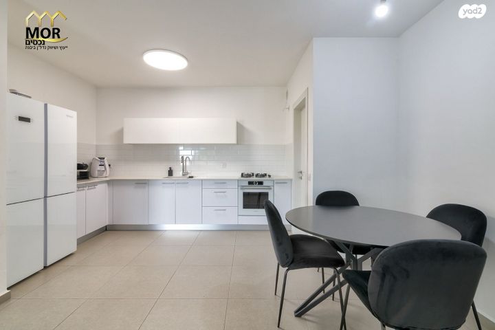 דירה, נאות שמיר, יבנה