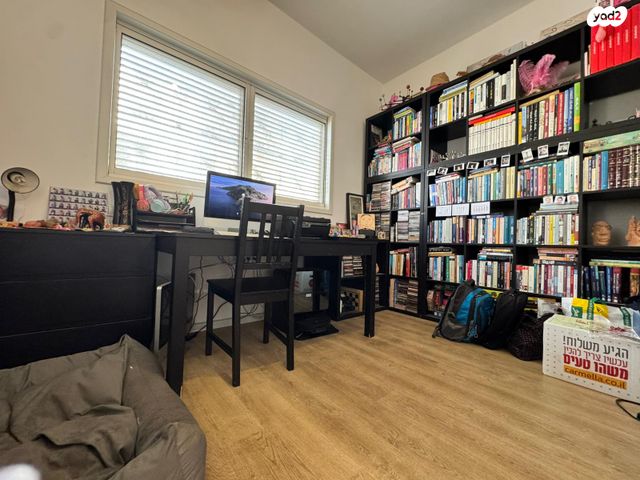 דירת גן, גורקי 12, צהלון, שיכוני חסכון, תל אביב יפו