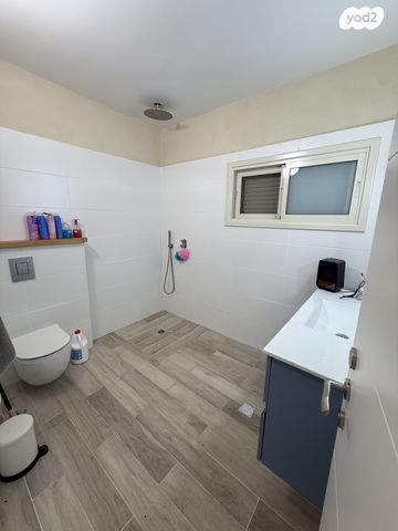 דו משפחתי, הגולן 2, גיל עמל, הוד השרון