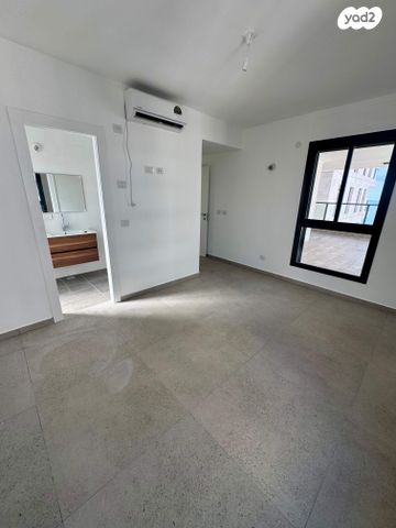 דירה, אמנון ליפקין שחק, נוף הטיילת, נתניה