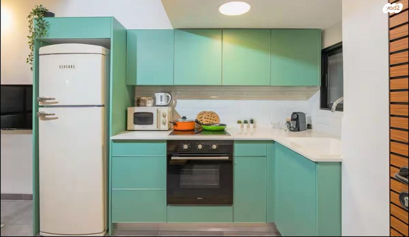 מרתף/ פרטר, המלך חירם, תל אביב יפו