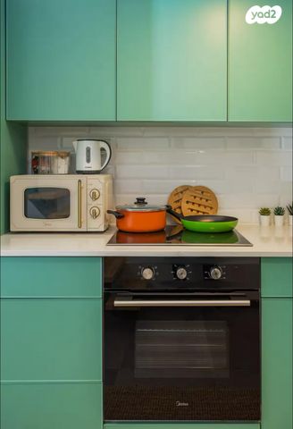 מרתף/ פרטר, המלך חירם, תל אביב יפו