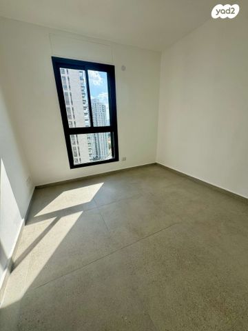 דירה, אמנון ליפקין שחק, נוף הטיילת, נתניה