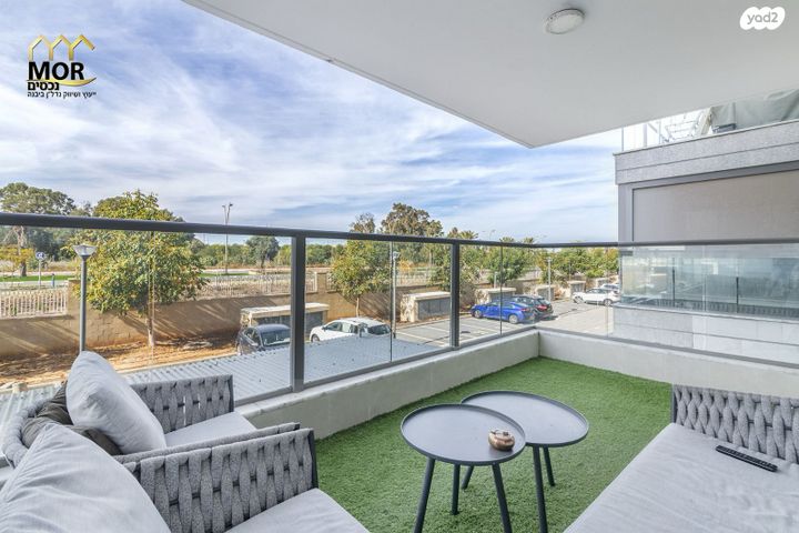 דירה, נאות שמיר, יבנה