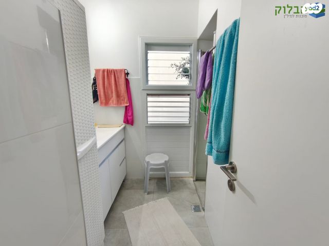 דירה, רמב"ם, ראשון לציון