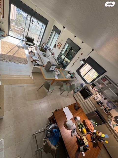 דו משפחתי, גדעון האוזנר, הולילנד, ירושלים