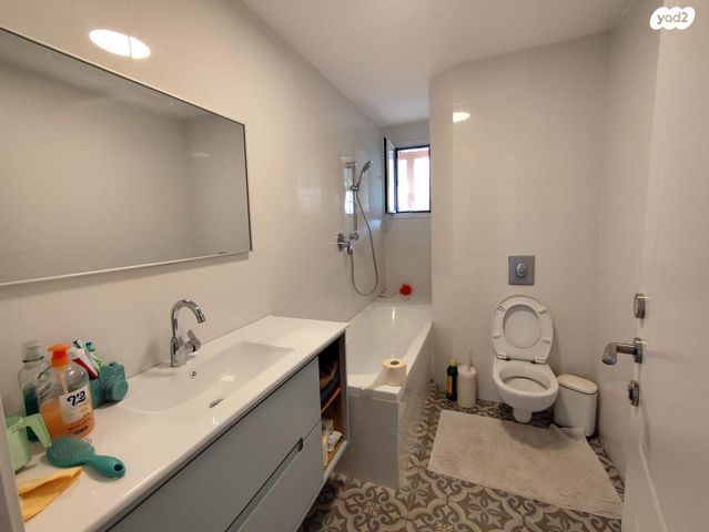 דירת גן, אלון, קרני שומרון