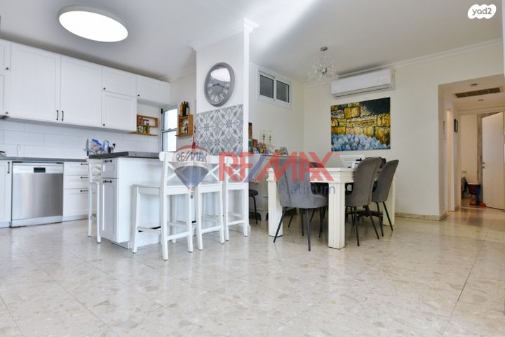 דירה, הנשיא, גבעת שמואל