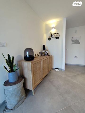 דירת גן, אלון, קרני שומרון