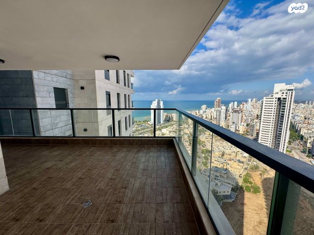 דירה, אמנון ליפקין שחק, נוף הטיילת, נתניה