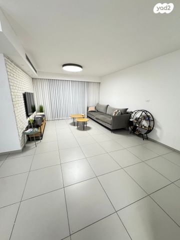 דירה, אלה, החורש, נתיבות